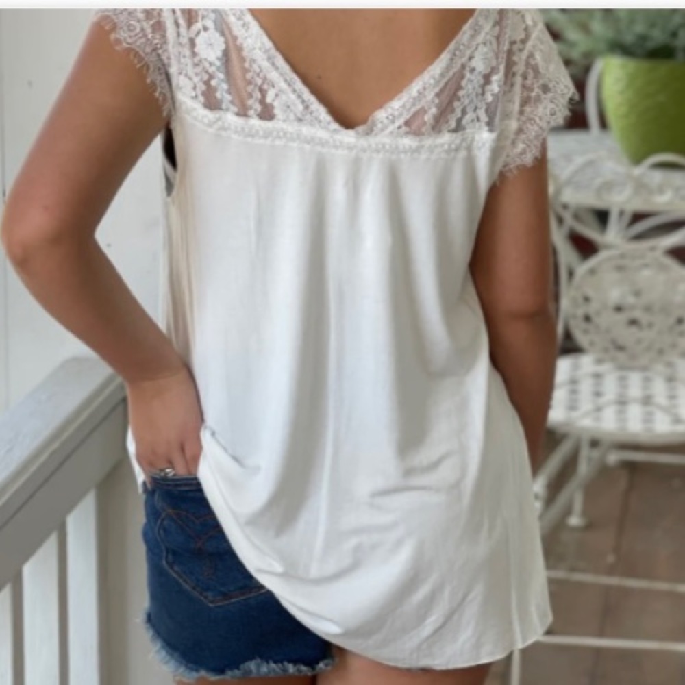 White POL boutique lace trim top size large